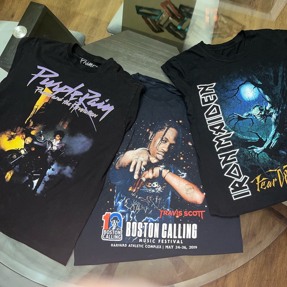 Size Small Graphic T-Shirt Bundle  !!